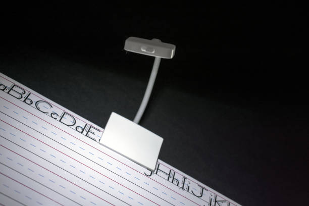 hoogalite blue blocking rechargeable amber led clip-on book light